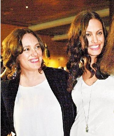 茱莉被曝曾色誘母親男友 傳其與皮特將分手 茱莉被曝曾色誘母親男友 傳其與皮特將分手