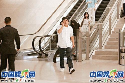 張茜體態豐腴疑再度懷孕 張衛健纏記者護老婆 張茜體態豐腴疑再度懷孕 張衛健纏記者護老婆