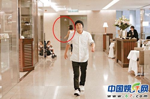 張茜體態豐腴疑再度懷孕 張衛健纏記者護老婆 張茜體態豐腴疑再度懷孕 張衛健纏記者護老婆