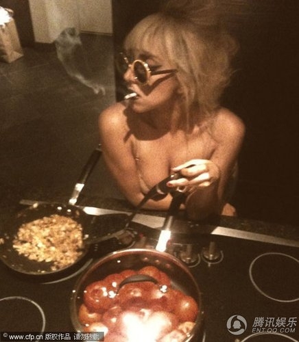 Lady Gaga����Ѯ�(d��ng)��D ����(n��i)�µ����(�M�D)