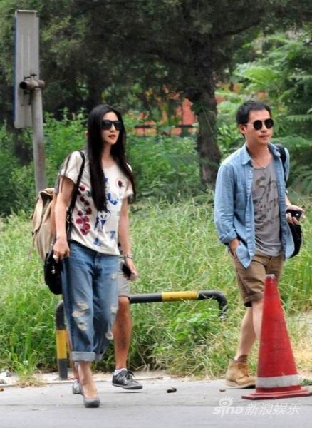 �������F���