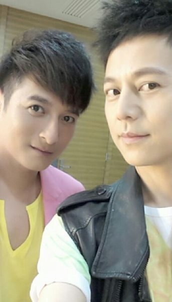 何炅李維嘉現在的合影。