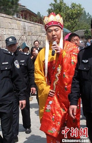 徐少華3月28日在浙江參加活動時的照片